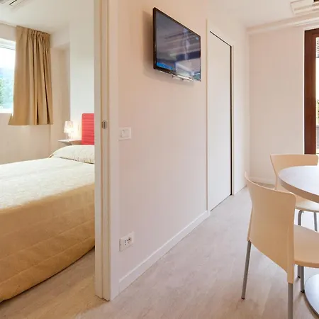 Residence Lenno 2* לנו