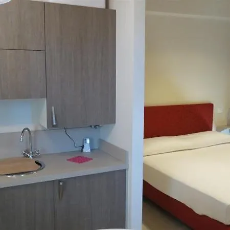 Residence Lenno לנו